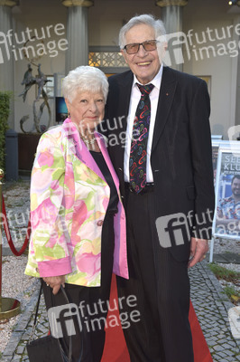 Theaterpremiere 'Der eingebildet Kranke' und 90. Geburtstag von Dieter Hallervorden in Berlin