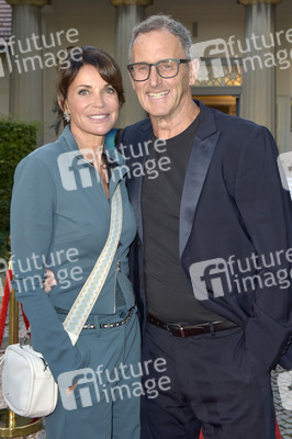 Theaterpremiere 'Der eingebildet Kranke' und 90. Geburtstag von Dieter Hallervorden in Berlin