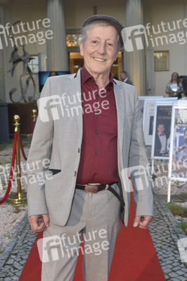 Theaterpremiere 'Der eingebildet Kranke' und 90. Geburtstag von Dieter Hallervorden in Berlin