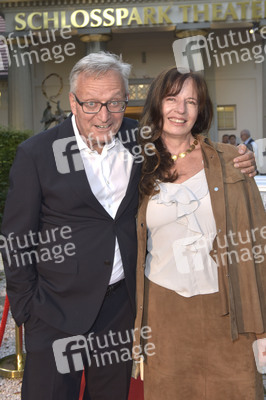 Theaterpremiere 'Der eingebildet Kranke' und 90. Geburtstag von Dieter Hallervorden in Berlin
