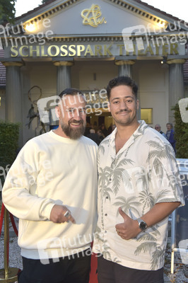 Theaterpremiere 'Der eingebildet Kranke' und 90. Geburtstag von Dieter Hallervorden in Berlin