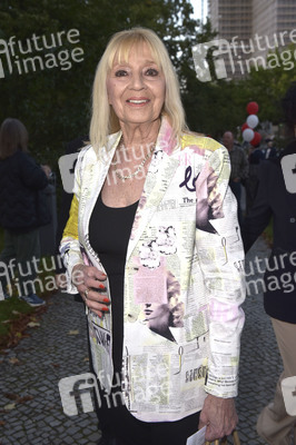 Theaterpremiere 'Der eingebildet Kranke' und 90. Geburtstag von Dieter Hallervorden in Berlin