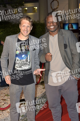 Theaterpremiere 'Der eingebildet Kranke' und 90. Geburtstag von Dieter Hallervorden in Berlin