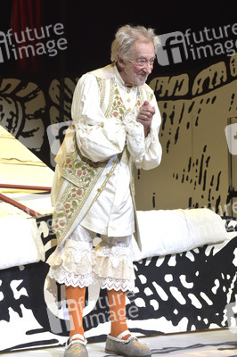 Theaterpremiere 'Der eingebildet Kranke' und 90. Geburtstag von Dieter Hallervorden in Berlin