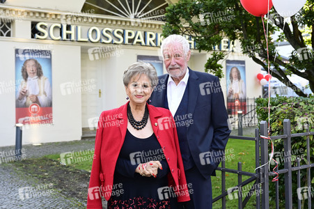 Theaterpremiere 'Der eingebildet Kranke' und 90. Geburtstag von Dieter Hallervorden in Berlin