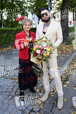 Theaterpremiere 'Der eingebildet Kranke' und 90. Geburtstag von Dieter Hallervorden in Berlin