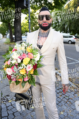Theaterpremiere 'Der eingebildet Kranke' und 90. Geburtstag von Dieter Hallervorden in Berlin