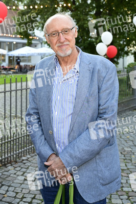 Theaterpremiere 'Der eingebildet Kranke' und 90. Geburtstag von Dieter Hallervorden in Berlin