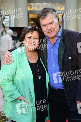 Theaterpremiere 'Der eingebildet Kranke' und 90. Geburtstag von Dieter Hallervorden in Berlin