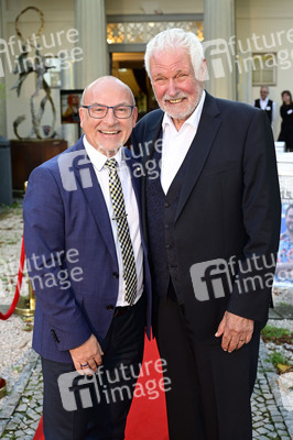 Theaterpremiere 'Der eingebildet Kranke' und 90. Geburtstag von Dieter Hallervorden in Berlin