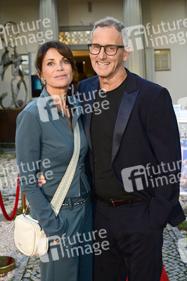 Theaterpremiere 'Der eingebildet Kranke' und 90. Geburtstag von Dieter Hallervorden in Berlin