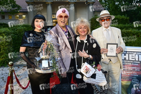 Theaterpremiere 'Der eingebildet Kranke' und 90. Geburtstag von Dieter Hallervorden in Berlin