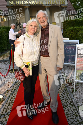 Theaterpremiere 'Der eingebildet Kranke' und 90. Geburtstag von Dieter Hallervorden in Berlin