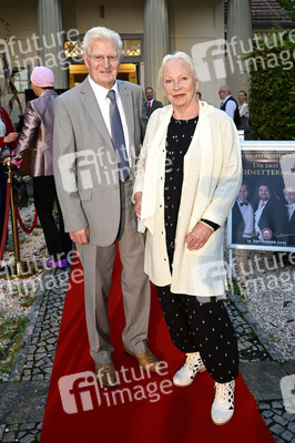 Theaterpremiere 'Der eingebildet Kranke' und 90. Geburtstag von Dieter Hallervorden in Berlin