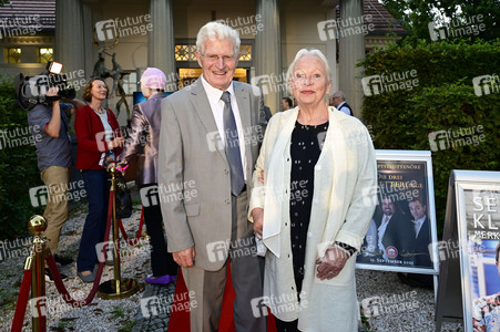 Theaterpremiere 'Der eingebildet Kranke' und 90. Geburtstag von Dieter Hallervorden in Berlin