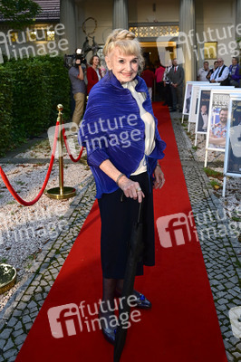 Theaterpremiere 'Der eingebildet Kranke' und 90. Geburtstag von Dieter Hallervorden in Berlin