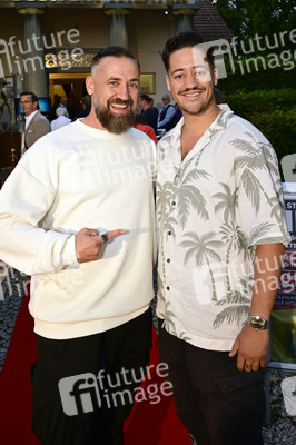 Theaterpremiere 'Der eingebildet Kranke' und 90. Geburtstag von Dieter Hallervorden in Berlin