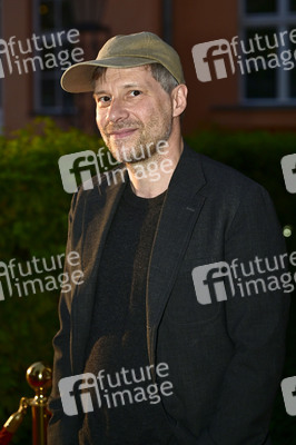 Theaterpremiere 'Der eingebildet Kranke' und 90. Geburtstag von Dieter Hallervorden in Berlin