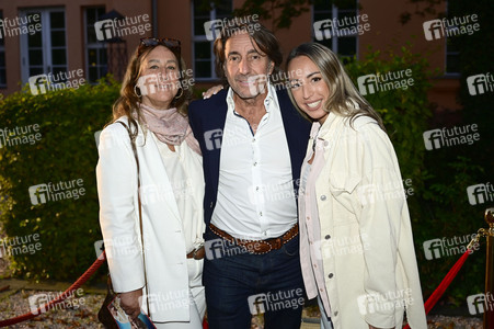 Theaterpremiere 'Der eingebildet Kranke' und 90. Geburtstag von Dieter Hallervorden in Berlin