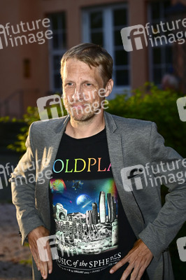 Theaterpremiere 'Der eingebildet Kranke' und 90. Geburtstag von Dieter Hallervorden in Berlin