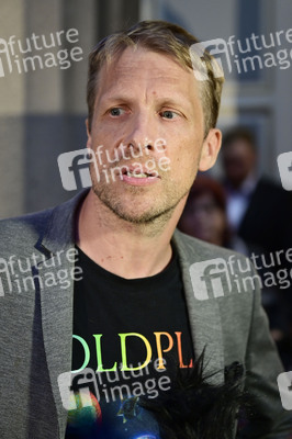 Theaterpremiere 'Der eingebildet Kranke' und 90. Geburtstag von Dieter Hallervorden in Berlin