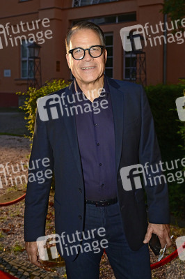 Theaterpremiere 'Der eingebildet Kranke' und 90. Geburtstag von Dieter Hallervorden in Berlin