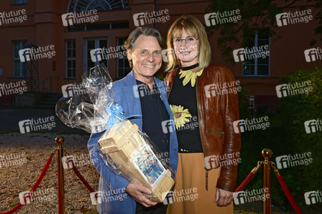 Theaterpremiere 'Der eingebildet Kranke' und 90. Geburtstag von Dieter Hallervorden in Berlin