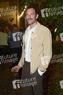 Theaterpremiere 'Der eingebildet Kranke' und 90. Geburtstag von Dieter Hallervorden in Berlin