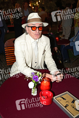 Theaterpremiere 'Der eingebildet Kranke' und 90. Geburtstag von Dieter Hallervorden in Berlin