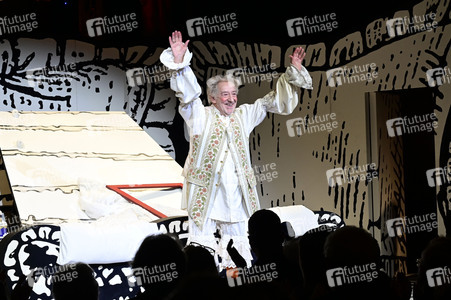 Theaterpremiere 'Der eingebildet Kranke' und 90. Geburtstag von Dieter Hallervorden in Berlin