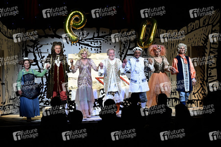 Theaterpremiere 'Der eingebildet Kranke' und 90. Geburtstag von Dieter Hallervorden in Berlin