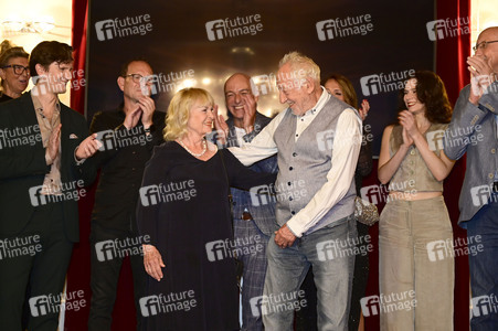 Theaterpremiere 'Der eingebildet Kranke' und 90. Geburtstag von Dieter Hallervorden in Berlin