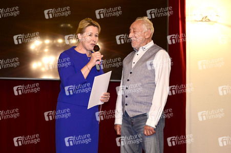 Theaterpremiere 'Der eingebildet Kranke' und 90. Geburtstag von Dieter Hallervorden in Berlin