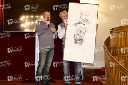 Theaterpremiere 'Der eingebildet Kranke' und 90. Geburtstag von Dieter Hallervorden in Berlin