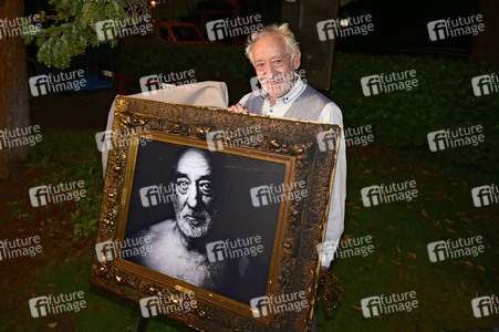 Theaterpremiere 'Der eingebildet Kranke' und 90. Geburtstag von Dieter Hallervorden in Berlin