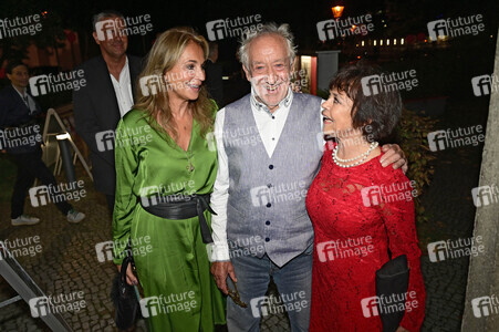 Theaterpremiere 'Der eingebildet Kranke' und 90. Geburtstag von Dieter Hallervorden in Berlin