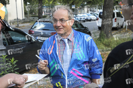 Überraschungsgala zum 90. Geburtstag von Dieter Hallervorden in Berlin