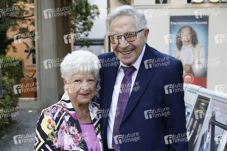 Überraschungsgala zum 90. Geburtstag von Dieter Hallervorden in Berlin