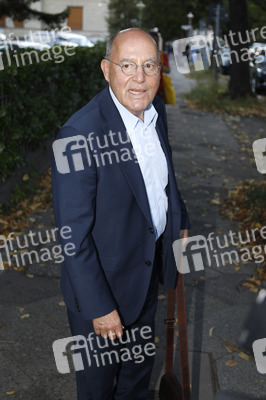 Überraschungsgala zum 90. Geburtstag von Dieter Hallervorden in Berlin