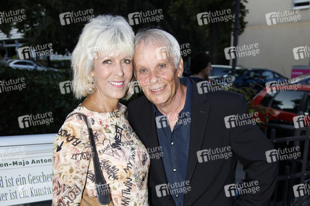 Überraschungsgala zum 90. Geburtstag von Dieter Hallervorden in Berlin