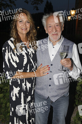 Überraschungsgala zum 90. Geburtstag von Dieter Hallervorden in Berlin