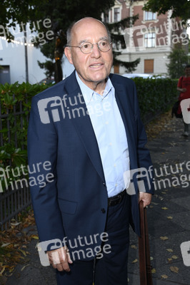 Überraschungsgala zum 90. Geburtstag von Dieter Hallervorden in Berlin