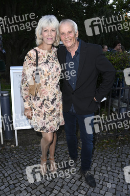 Überraschungsgala zum 90. Geburtstag von Dieter Hallervorden in Berlin