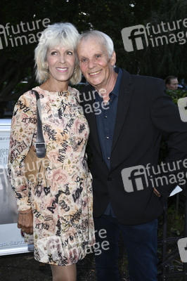 Überraschungsgala zum 90. Geburtstag von Dieter Hallervorden in Berlin