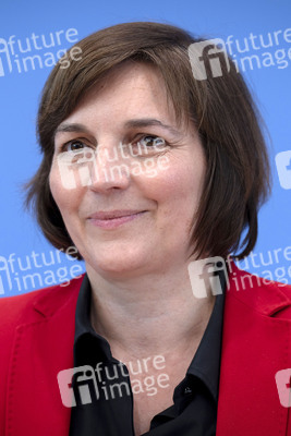 Bundespressekonferenz 'Vorstellung der OECD-Studie Bildung auf einen Blick 2025' in Berlin