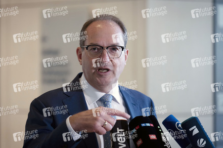 Pressestatement von Alexander Dobrindt in Berlin