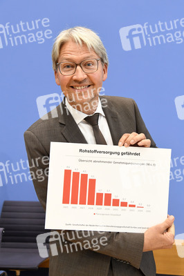 Bundespressekonferenz 'Sondervermögen für Infrastruktur - Mit Geld alleine kann man nicht bauen!' in Berlin