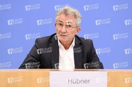 Bundespressekonferenz 'Sondervermögen für Infrastruktur - Mit Geld alleine kann man nicht bauen!' in Berlin