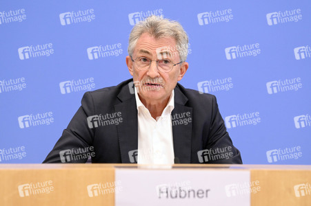 Bundespressekonferenz 'Sondervermögen für Infrastruktur - Mit Geld alleine kann man nicht bauen!' in Berlin