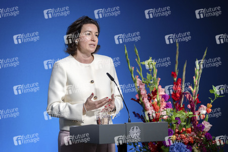 Ausstellungseröffnung 'Unsichtbare Wissenschaftlerinnen - Versäumte Bilder' in Berlin